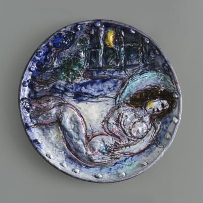 Nu allongé sur fond bleu, 1962, Céramique de Marc Chagall