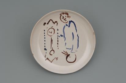 Service de mariage d’Ida Chagall : Petite assiette 10 : Peintre à la pendule, 1951, Céramique de Marc Chagall