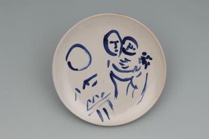 Service de mariage d’Ida Chagall : sous-tasse 4 : Amoureux au clair de lune, 1951, Céramique de Marc Chagall